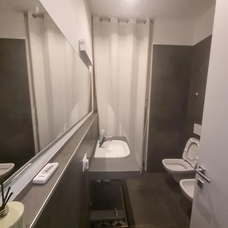 Very Nice Flat Via Emiliasanpietro Apartament